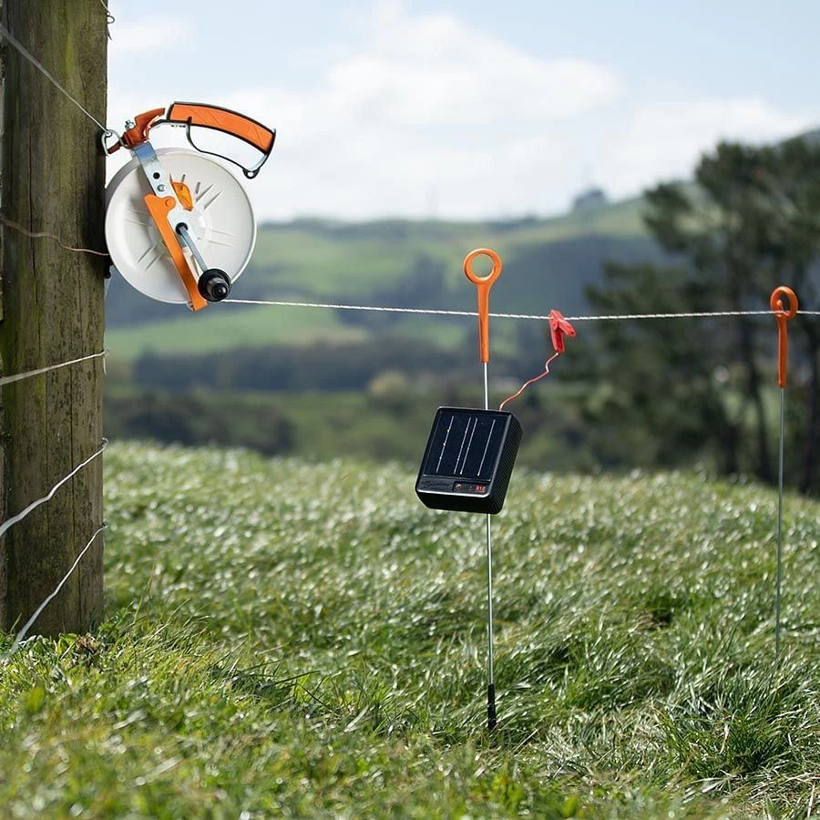 Gallagher S12 Solar-Powered Electric Fencing Energiser - Image 7