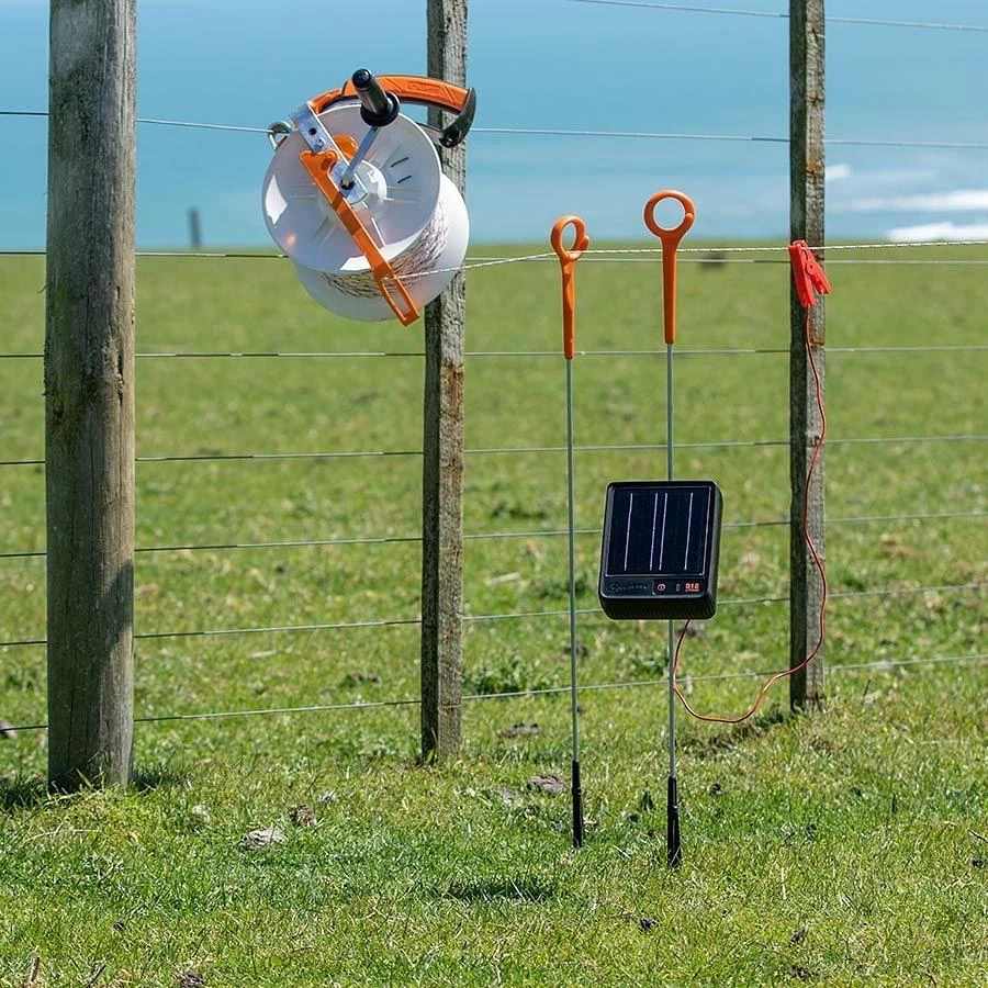 Gallagher S12 Solar-Powered Electric Fencing Energiser - Image 5