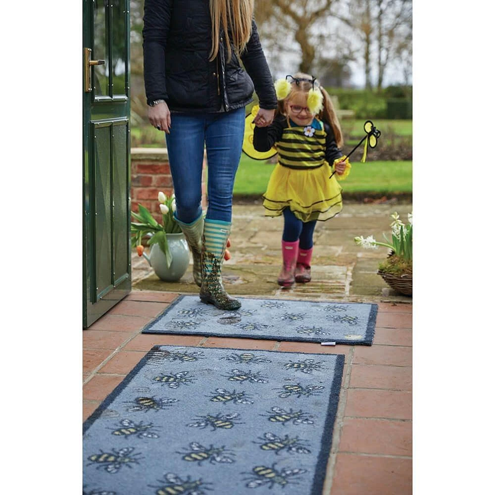 Hug Rug Bee Doormat - Image 2