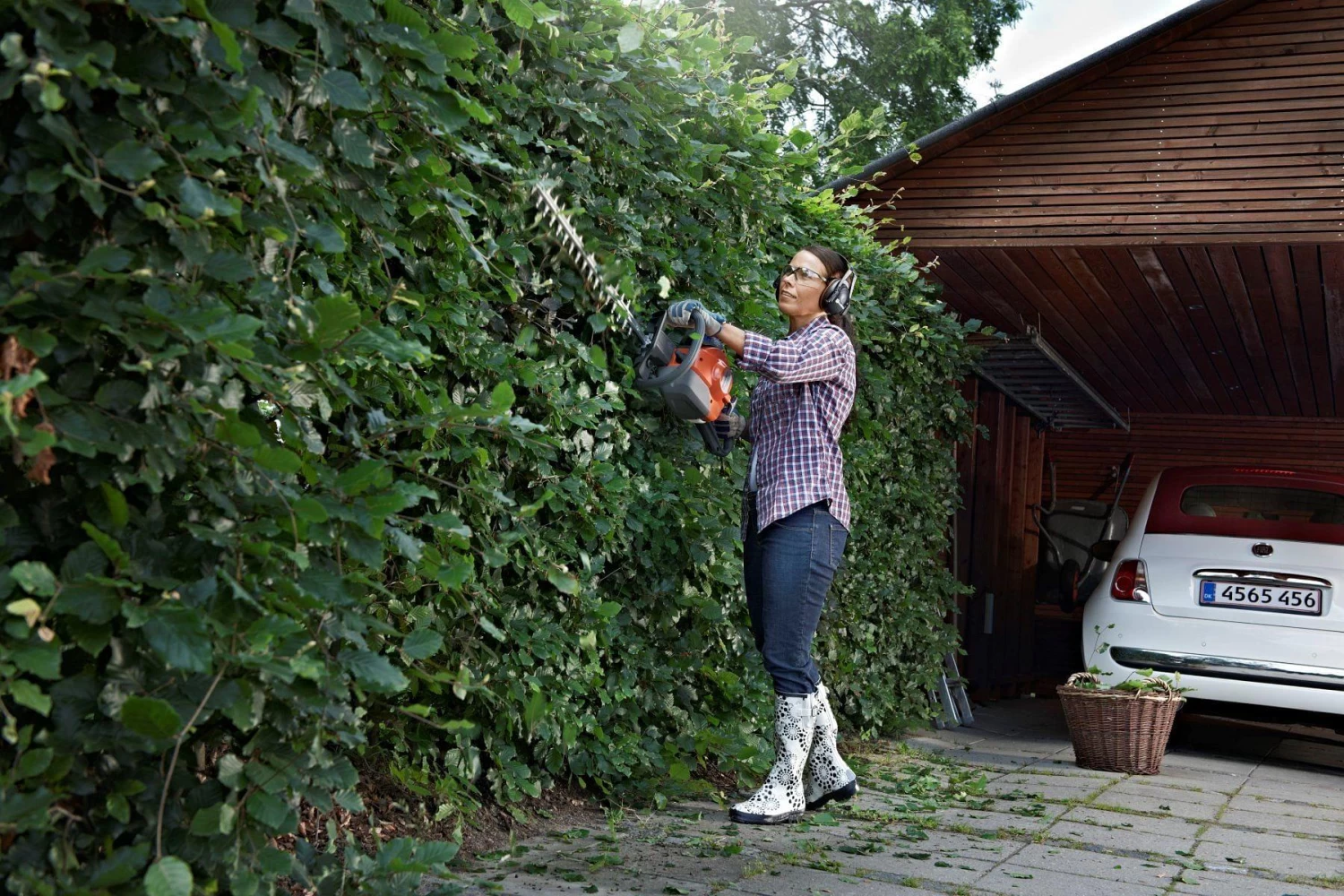 Husqvarna 122HD60 Petrol Hedge Trimmer - Image 9